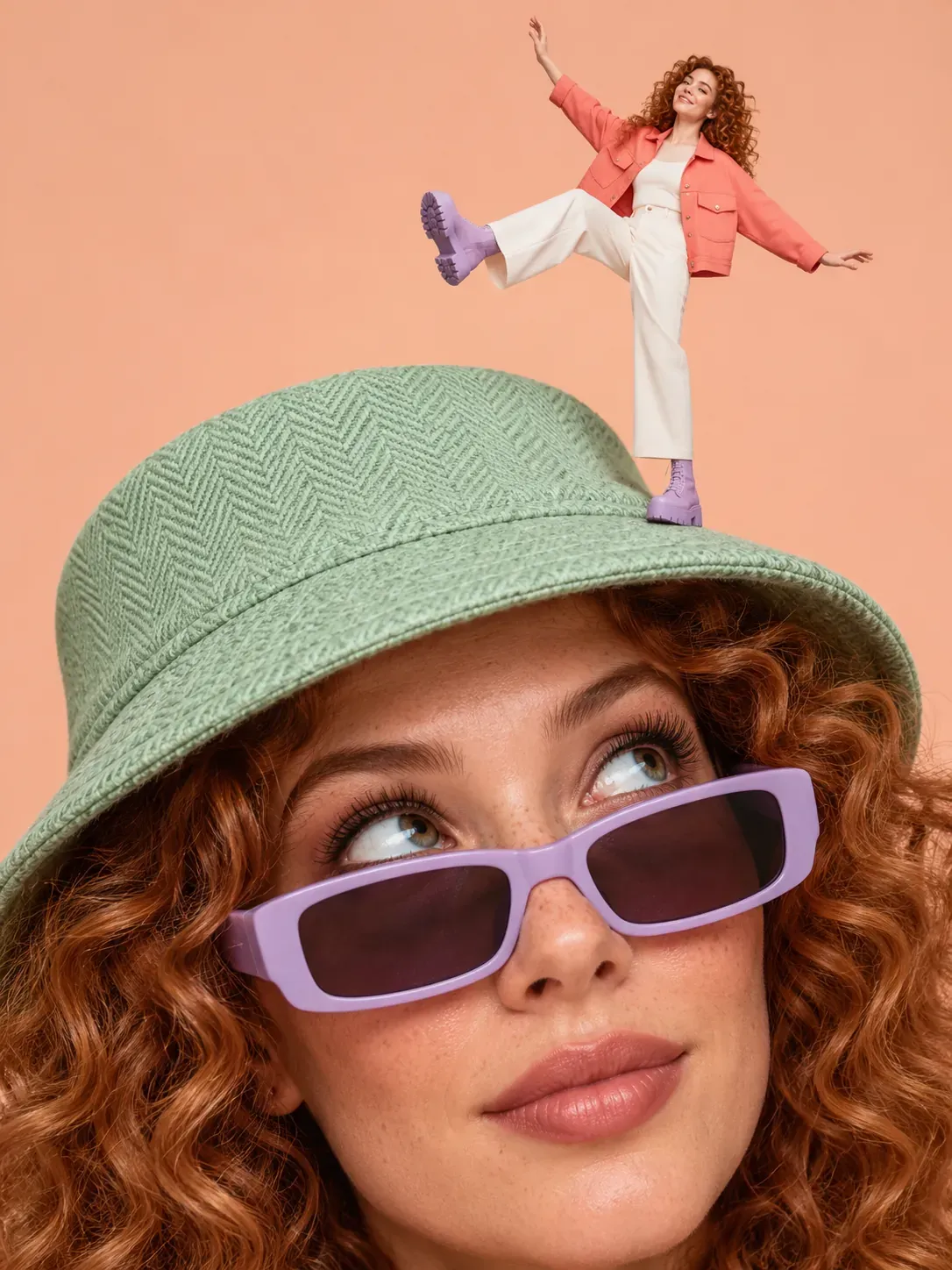 Mujer con un sombrero de cubo verde y una versión en miniatura de sí misma en la parte superior｜Prompts para la generación de imágenes por IA